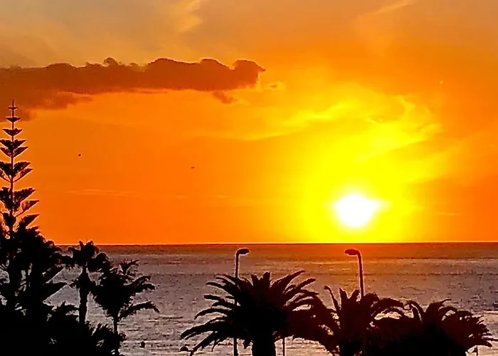 Sunset Over The Sea Apartment *